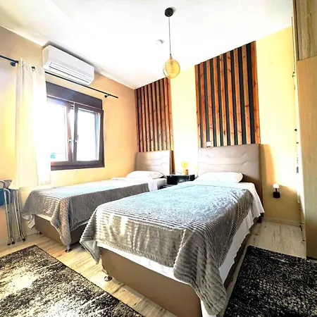 Athina 1st Floor Vilă *