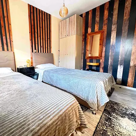 Athina 1st Floor Vilă *